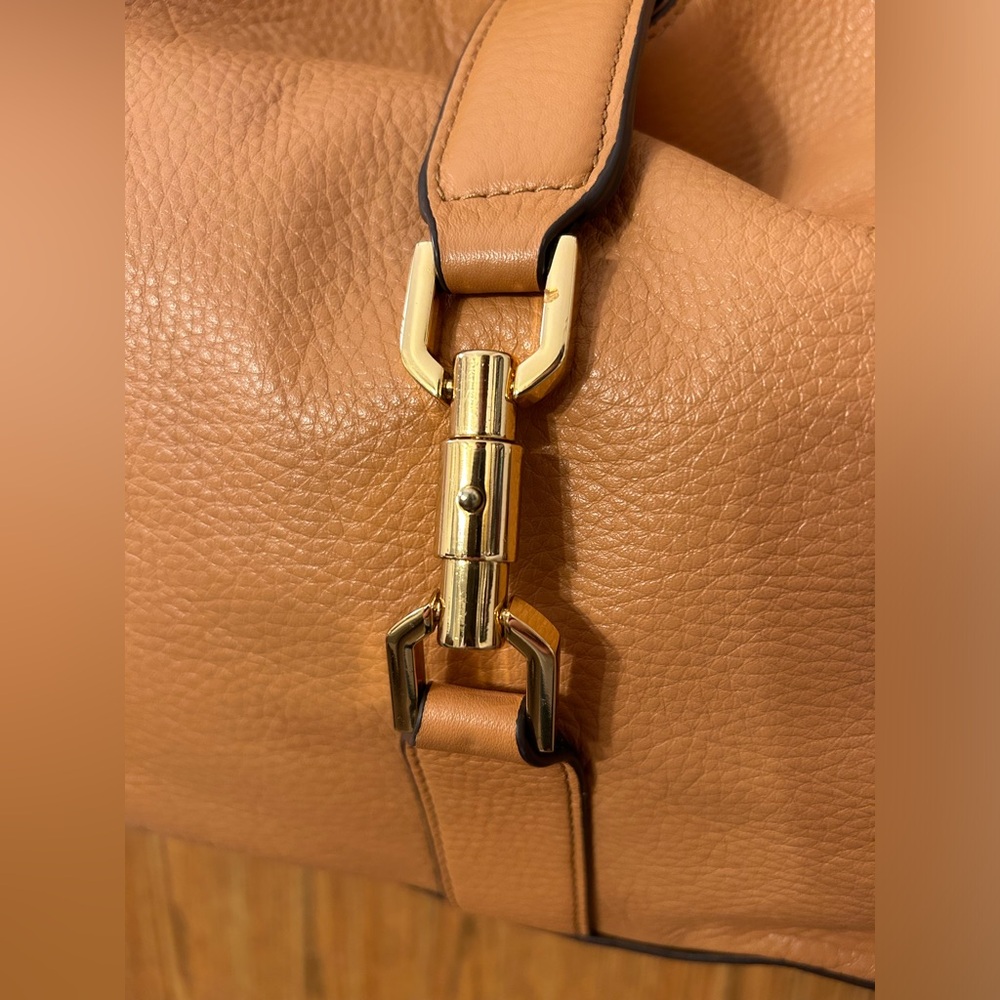 G.I.L.I. Genuine Leather Hobo w/ Gold Hardware - Picture 6 of 13